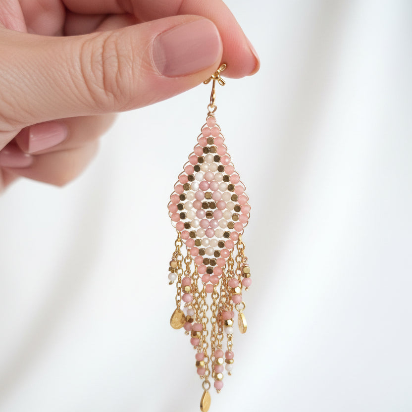 boucles nacre quartz rose oeil de tigre. Tissage de perles