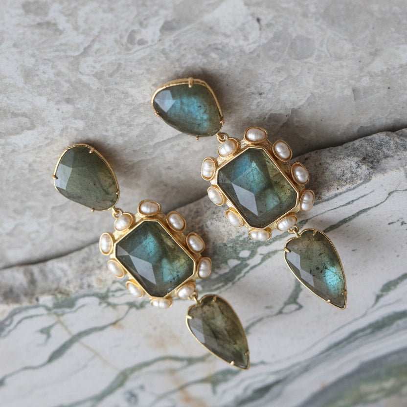 Boucles d’oreilles Labra – Labradorite et Perles d’Eau Douce