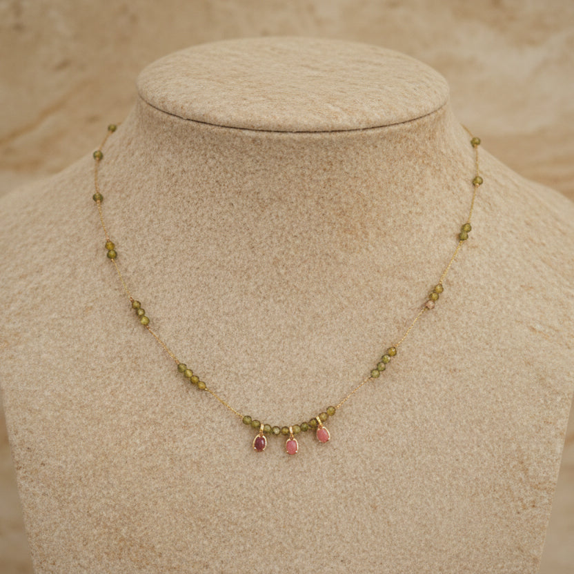 Collier PERI – Péridot & Quartz Fraise | Marguerite Violette